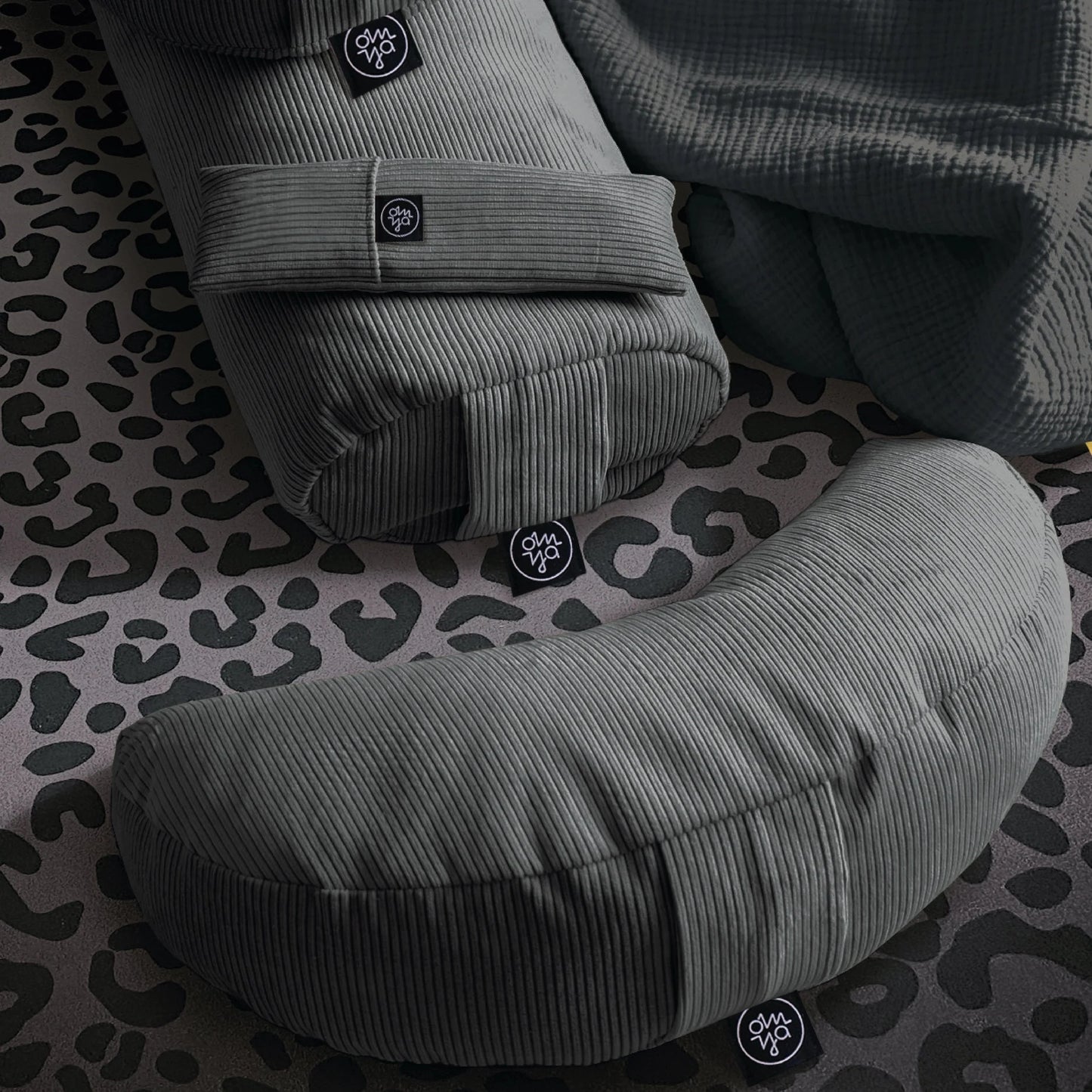 Design Yoga Halbmond Kissen - Granit Cord