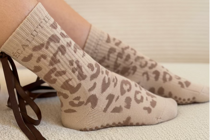 Rutschfeste LeoGrip Pilates Socken für sicheren Halt bei Pilates und Yoga