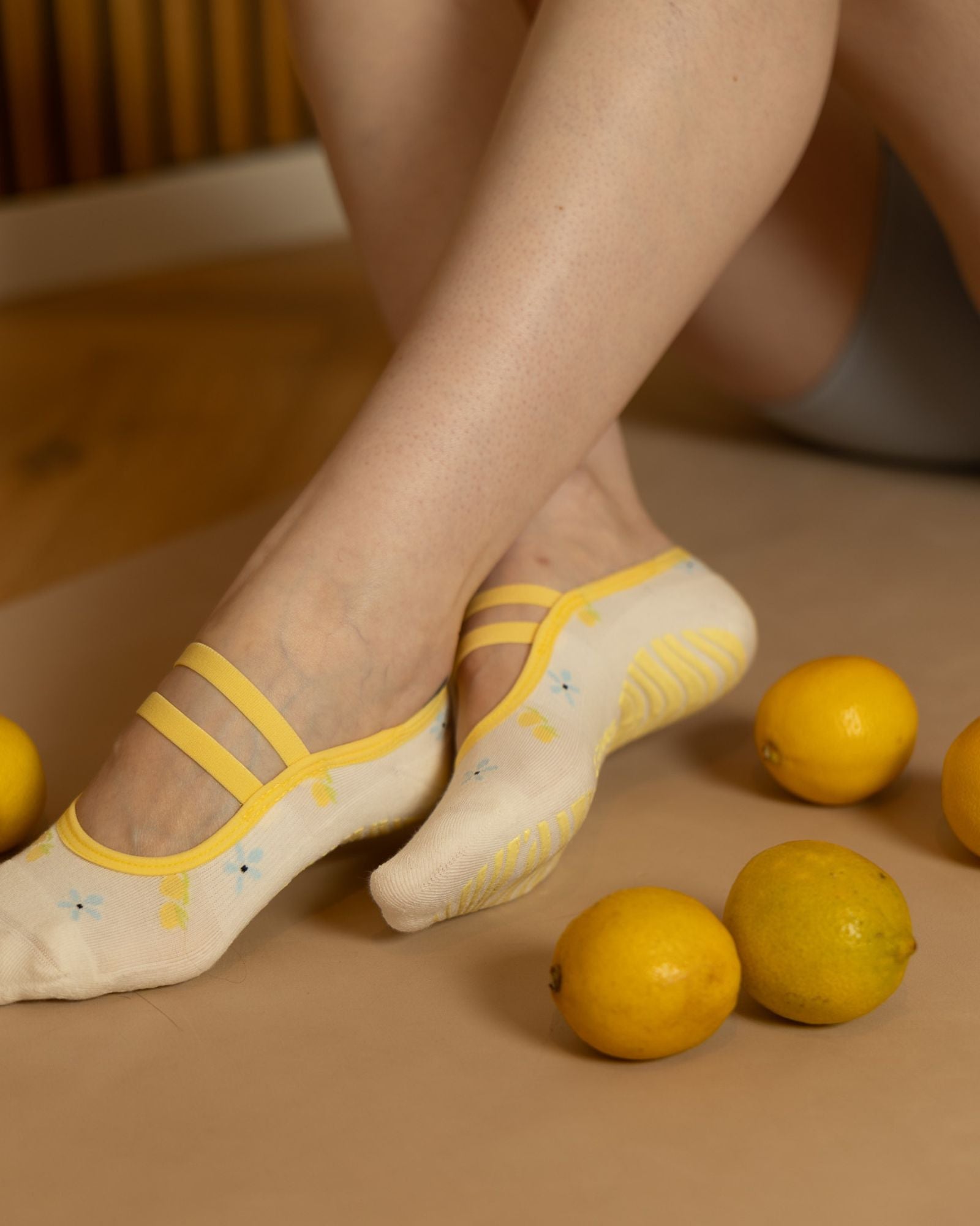 Pilates Socken Damen mit Grip im Ballerina Design in Gelb mit Zitronenmotiv