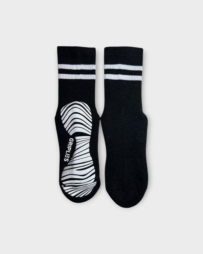 Pilates Socken Damen klassisch schwarz als Crew Socken mit weißen Streifen und Grip