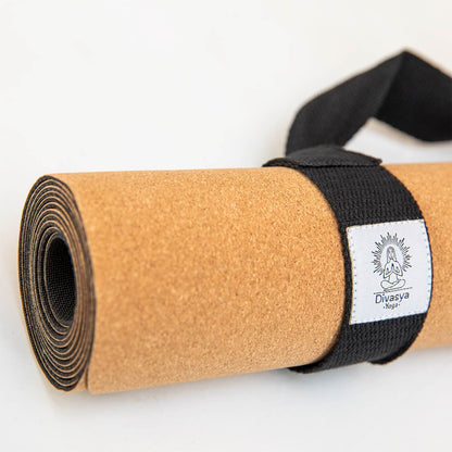 Yogamatte aus Kork mit Naturkautschuk Unterseite leicht und platzsparend Reise Yogamatte