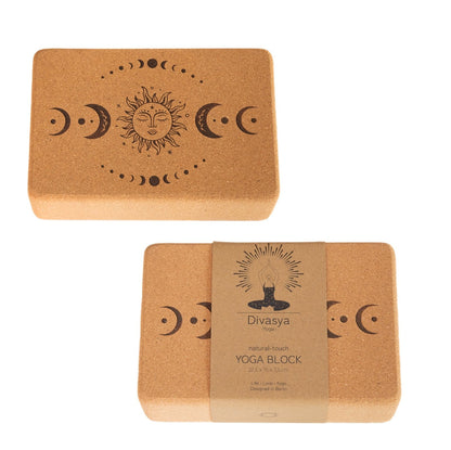 Yoga Block aus Kork mit OM Symbol für Meditation und Yoga