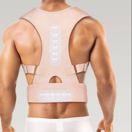 InnovaGoods Magnetic Back Corrector in Beige, getragen am Rücken eines Mannes. Haltungskorrektor mit Magneten zur Unterstützung der Wirbelsäule.