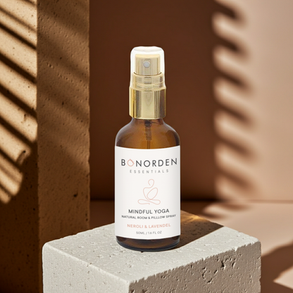 BONORDEN Mindful Yoga Raumspray in brauner Glasflasche mit Sprühkappe