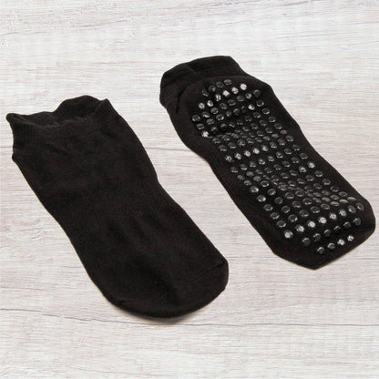 myga Yoga Socken Schwarz Vorder- und Rückseite mit Noppenprofil.