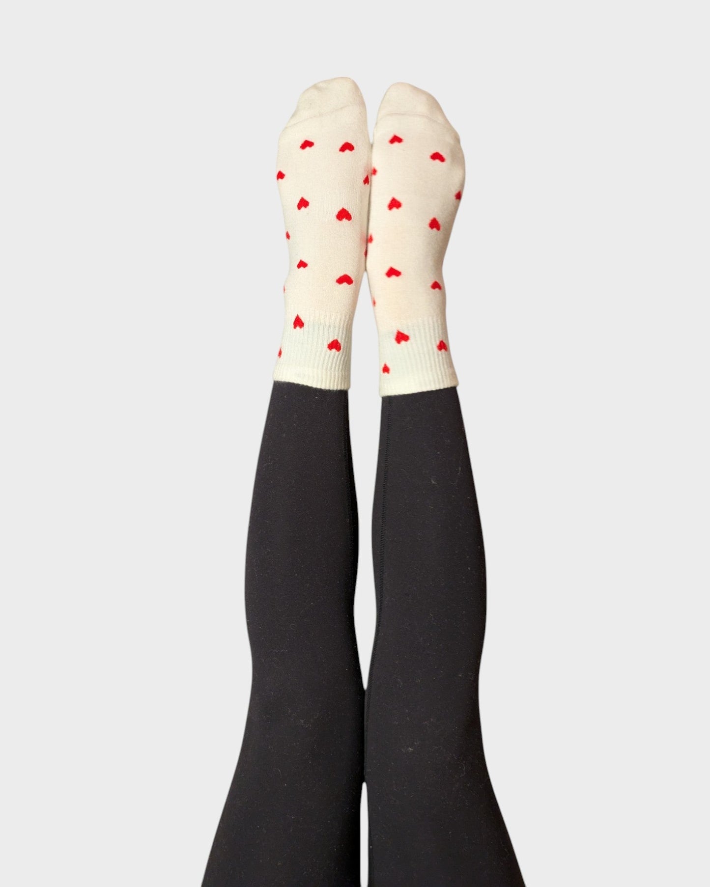 Pilates Socken – Sweetheart Mid-Crew mit roten Herzchen