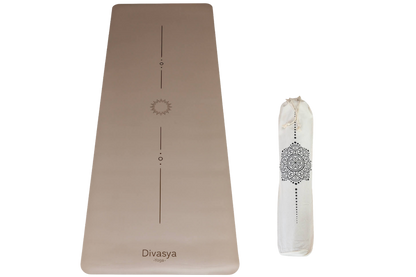 Yogamatte Zen Grip in Sandstone mit minimalistischem Linien-Design, rutschfeste Yogamatte aus Naturkautschuk und Eco-PU